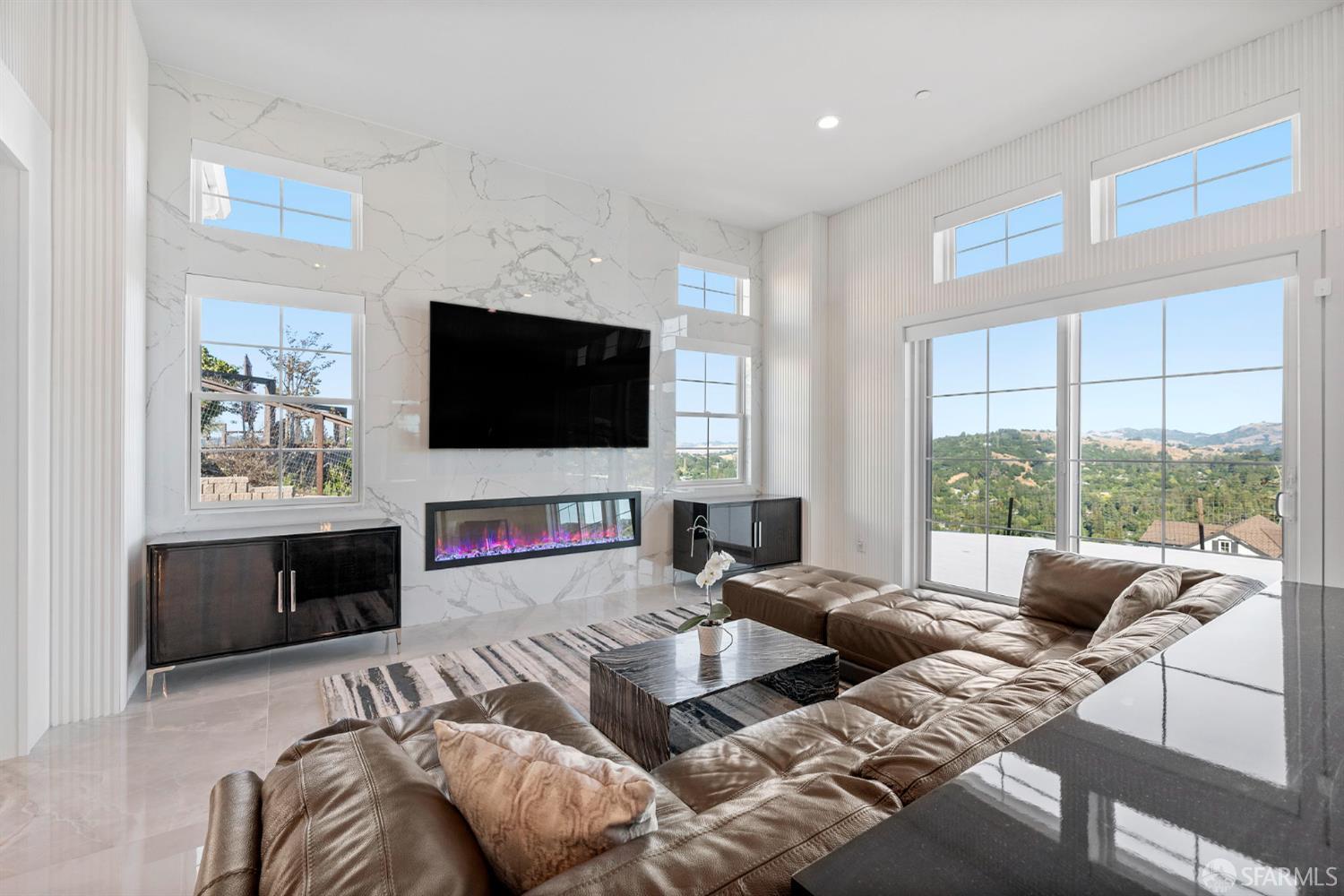 Detail Gallery Image 9 of 57 For 37 Big Rock Rd, Orinda,  CA 94563 - 5 Beds | 3/1 Baths
