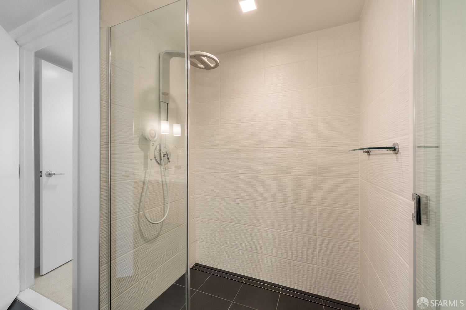 Photo #17: 425061038 Listing: Photo #17