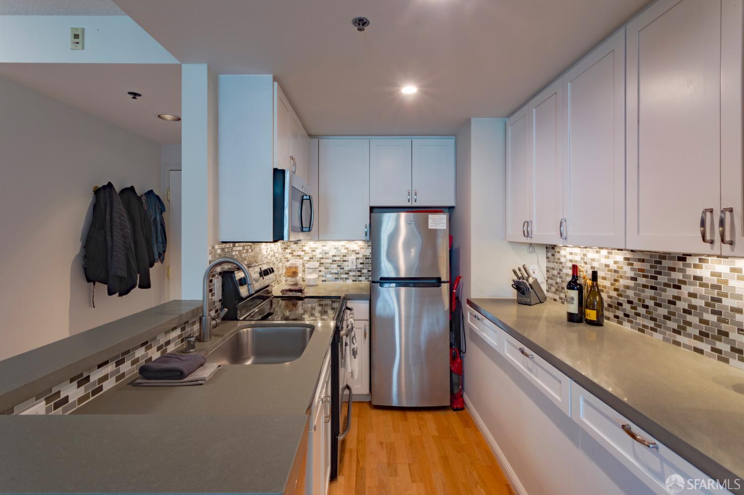 Photo #4: 425061933 Listing 