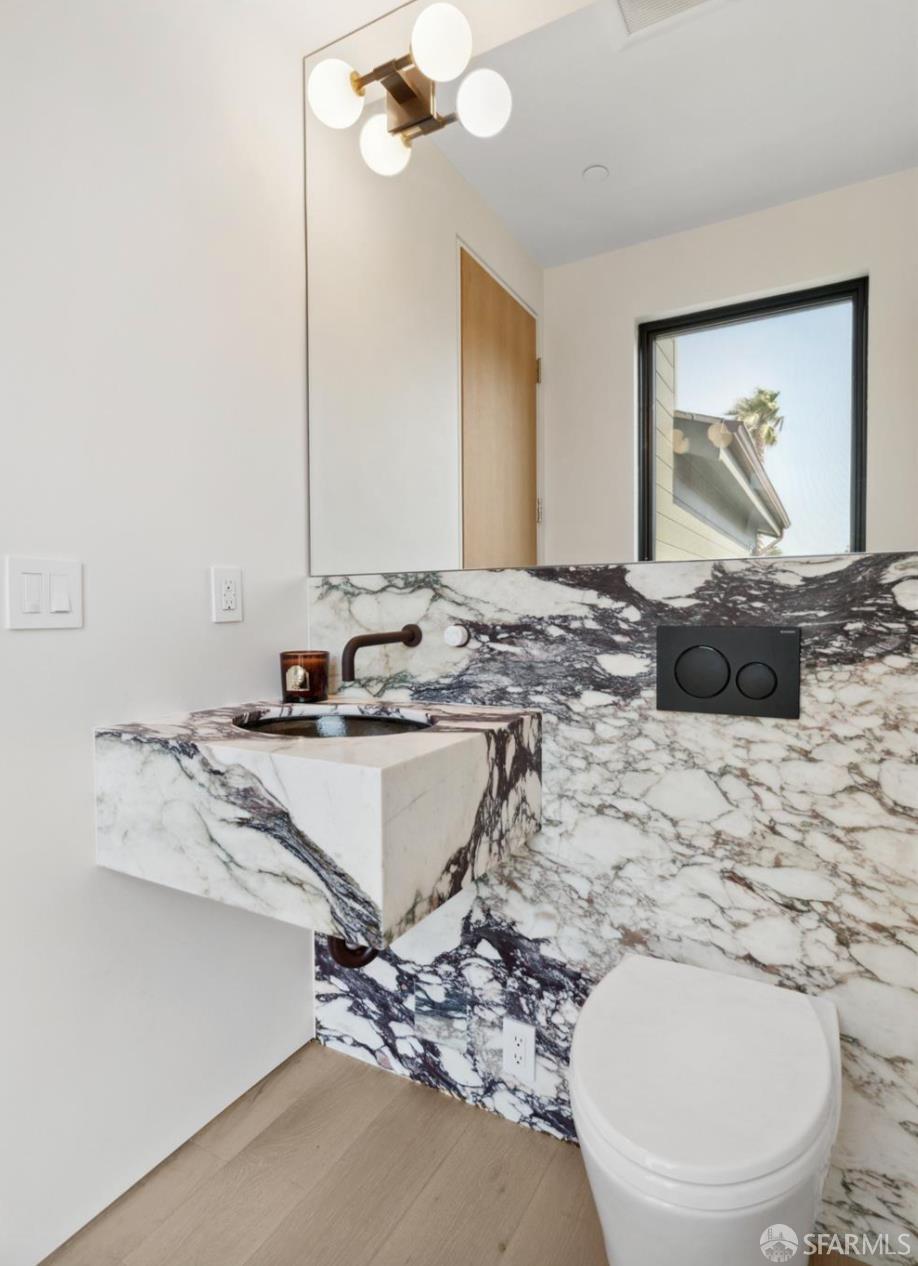 Detail Gallery Image 33 of 61 For 4234 24th St, San Francisco,  CA 94114 - 7 Beds | 5/2 Baths