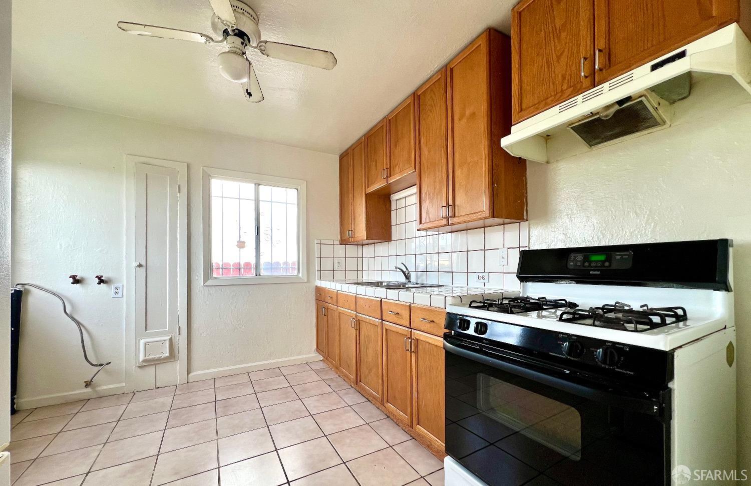Detail Gallery Image 24 of 28 For 855 Apple St, Oakland,  CA 94603 - 4 Beds | 2 Baths