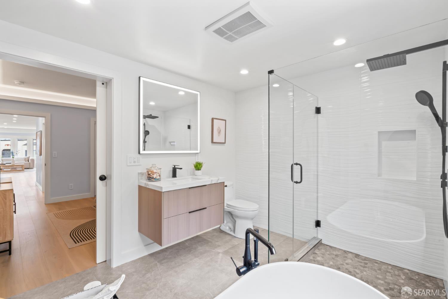 Detail Gallery Image 28 of 79 For 430 Rolph St, San Francisco,  CA 94112 - 5 Beds | 3 Baths
