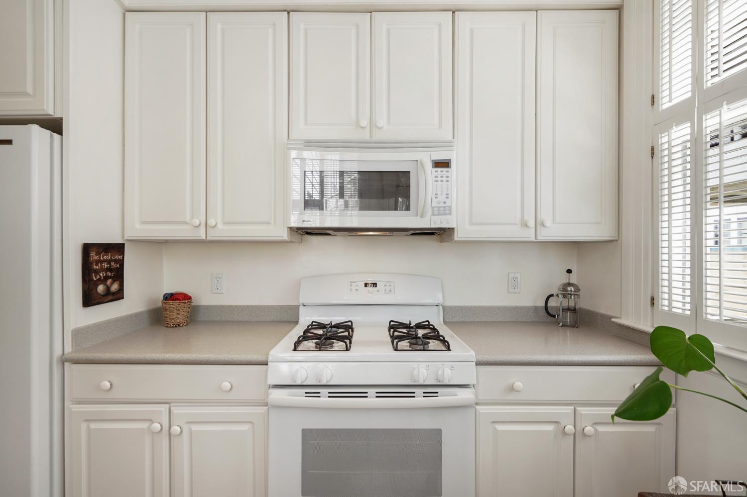 Detail Gallery Image 22 of 45 For 941 Lombard St, San Francisco,  CA 94133 - 2 Beds | 1 Baths