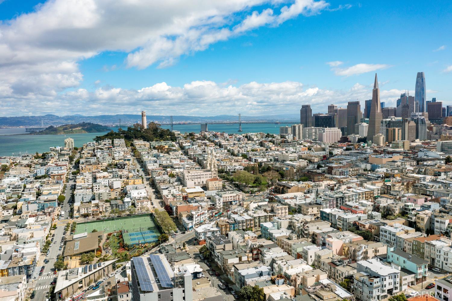 Detail Gallery Image 2 of 45 For 941 Lombard St, San Francisco,  CA 94133 - 2 Beds | 1 Baths