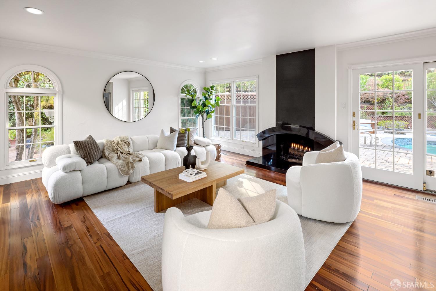 Detail Gallery Image 12 of 37 For 35 Pinewood Ct, San Mateo,  CA 94403 - 5 Beds | 2/1 Baths