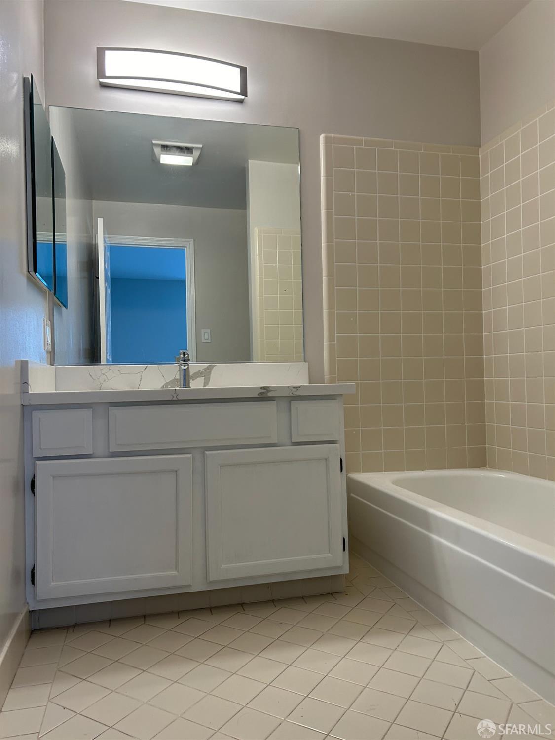 Detail Gallery Image 10 of 12 For 3907 California St #1,  San Francisco,  CA 94118 - 3 Beds | 2 Baths