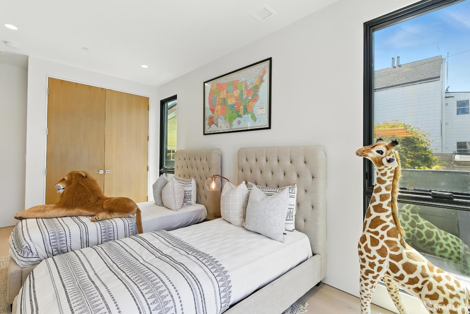 Detail Gallery Image 22 of 61 For 4234 24th St, San Francisco,  CA 94114 - 7 Beds | 5/2 Baths