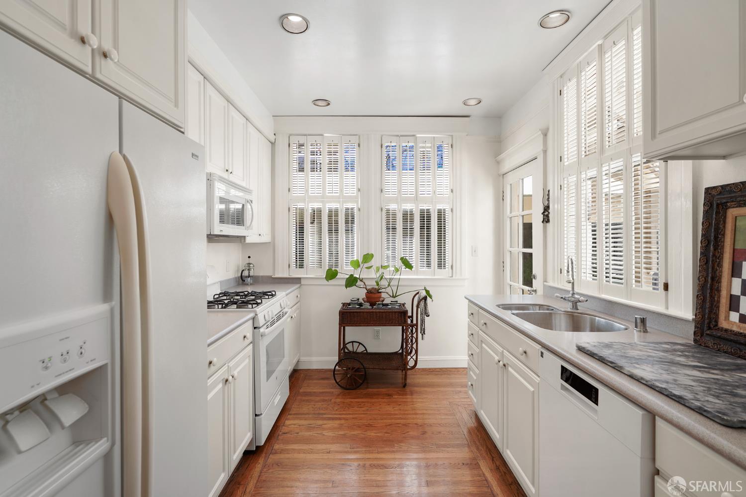 Detail Gallery Image 19 of 45 For 941 Lombard St, San Francisco,  CA 94133 - 2 Beds | 1 Baths