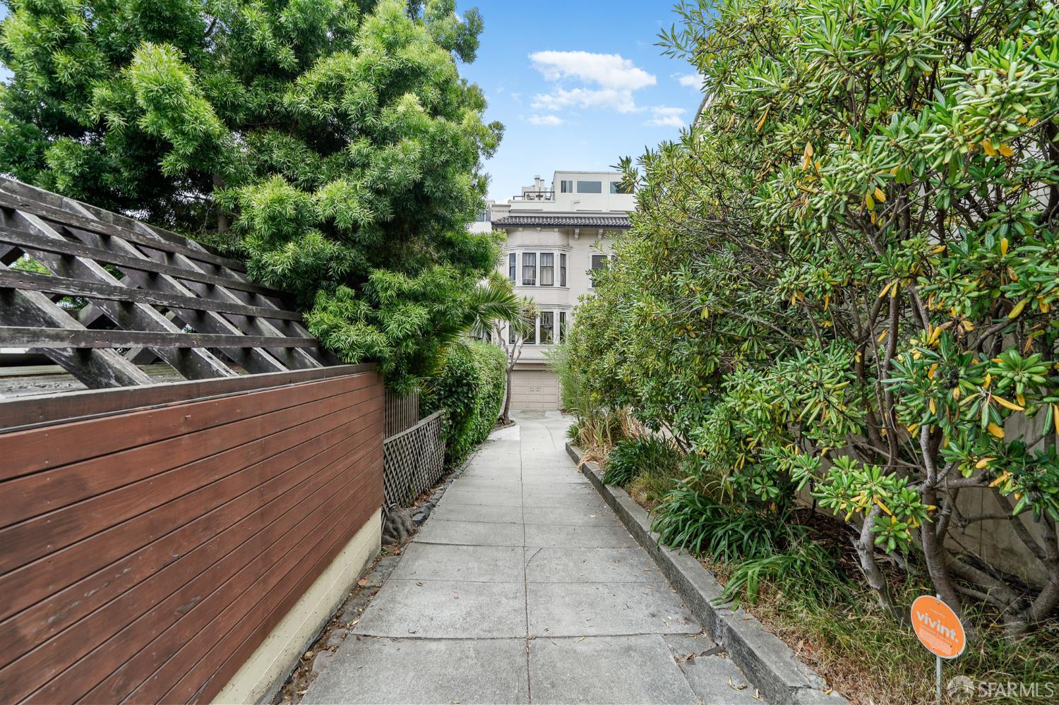 Detail Gallery Image 5 of 45 For 941 Lombard St, San Francisco,  CA 94133 - 2 Beds | 1 Baths