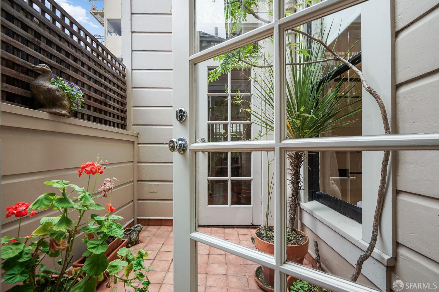 Detail Gallery Image 36 of 45 For 941 Lombard St, San Francisco,  CA 94133 - 2 Beds | 1 Baths