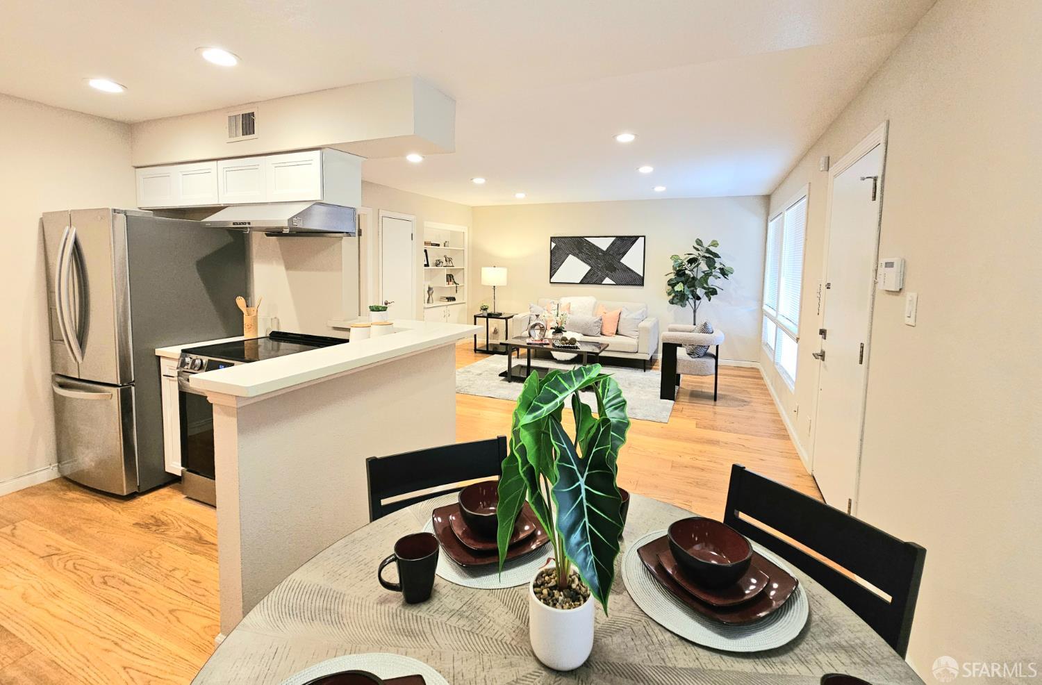 Detail Gallery Image 9 of 41 For 3001 Los Prados St #104,  San Mateo,  CA 94403 - 2 Beds | 2 Baths