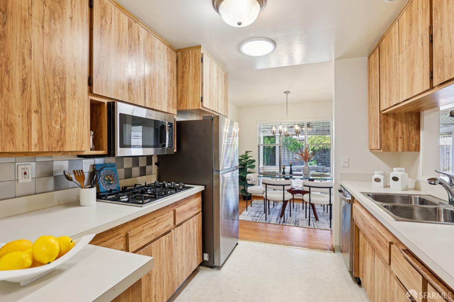 Detail Gallery Image 9 of 32 For 2418 S Norfolk St, San Mateo,  CA 94403 - 3 Beds | 2 Baths