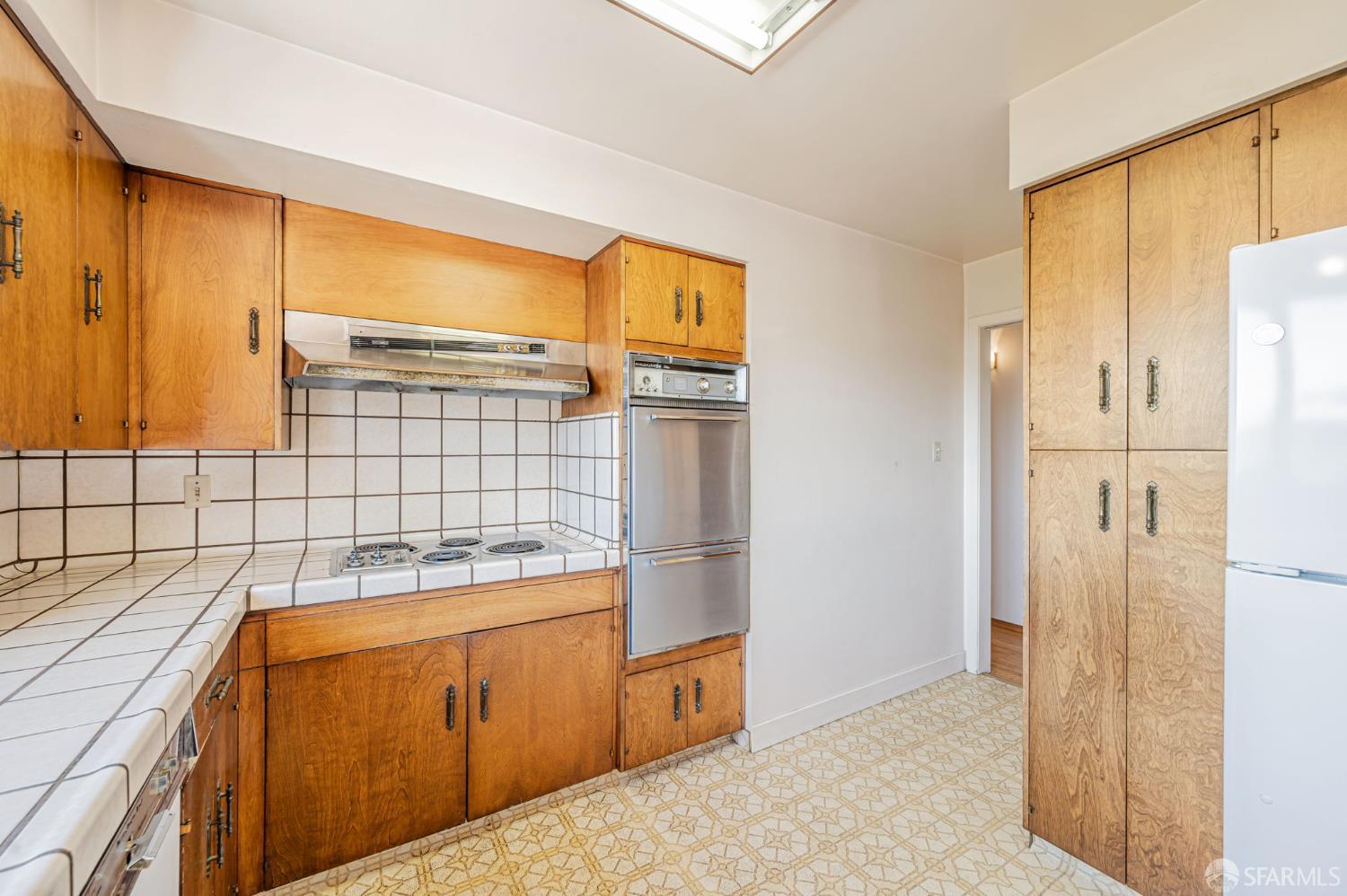 Detail Gallery Image 13 of 37 For 956 Helen Dr, Millbrae,  CA 94030 - 3 Beds | 2/1 Baths