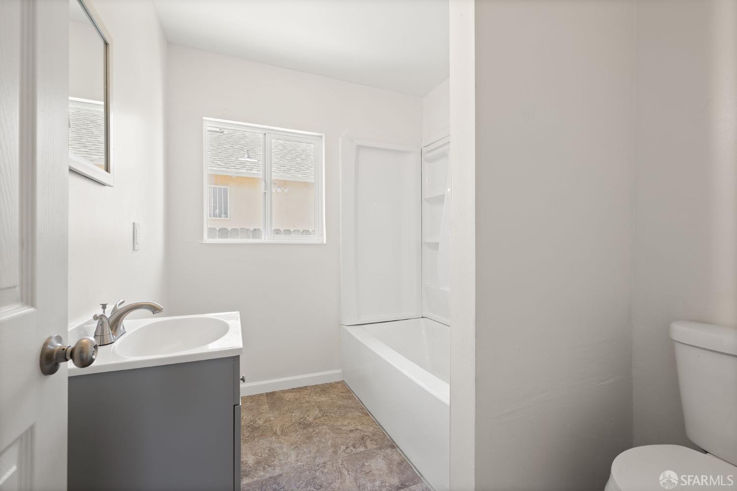 Detail Gallery Image 17 of 34 For 1050 105th Ave, Oakland,  CA 94603 - – Beds | – Baths