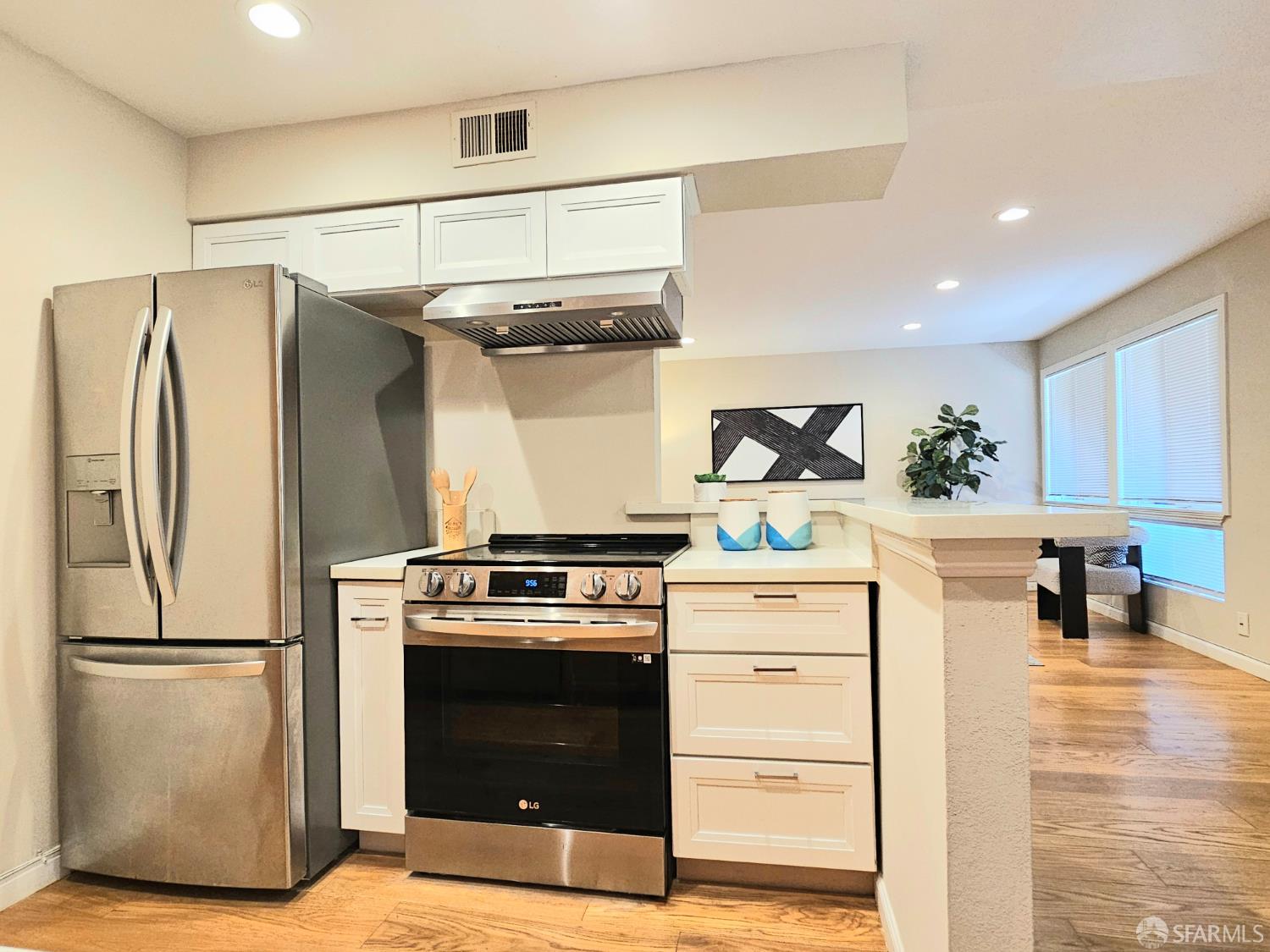Detail Gallery Image 11 of 41 For 3001 Los Prados St #104,  San Mateo,  CA 94403 - 2 Beds | 2 Baths