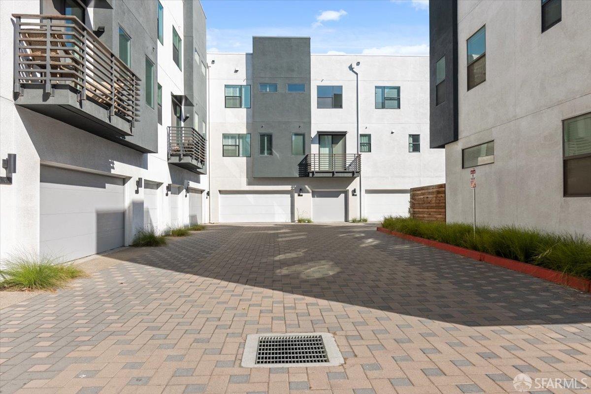 Detail Gallery Image 34 of 45 For 1807 16th St, Oakland,  CA 94607 - 2 Beds | 2/1 Baths