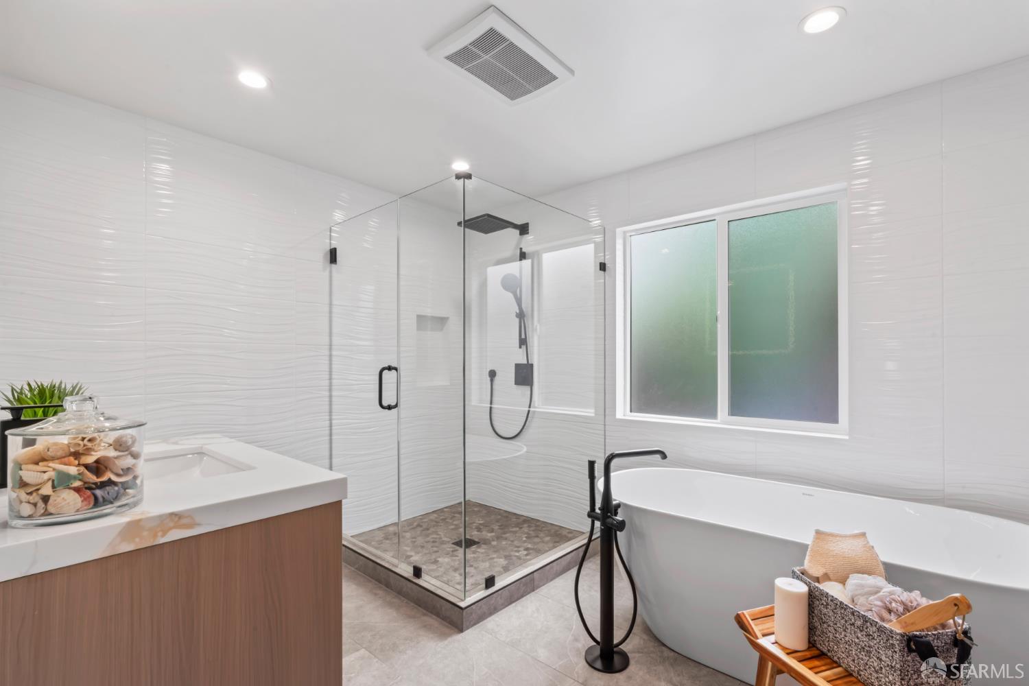 Detail Gallery Image 27 of 79 For 430 Rolph St, San Francisco,  CA 94112 - 5 Beds | 3 Baths