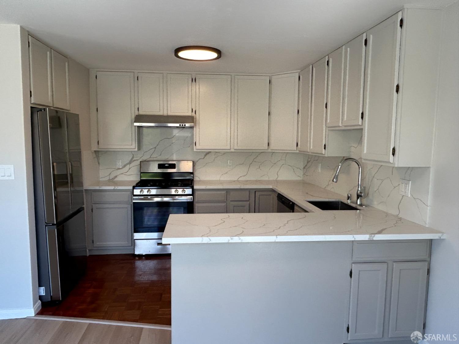 Detail Gallery Image 2 of 12 For 3907 California St #1,  San Francisco,  CA 94118 - 3 Beds | 2 Baths