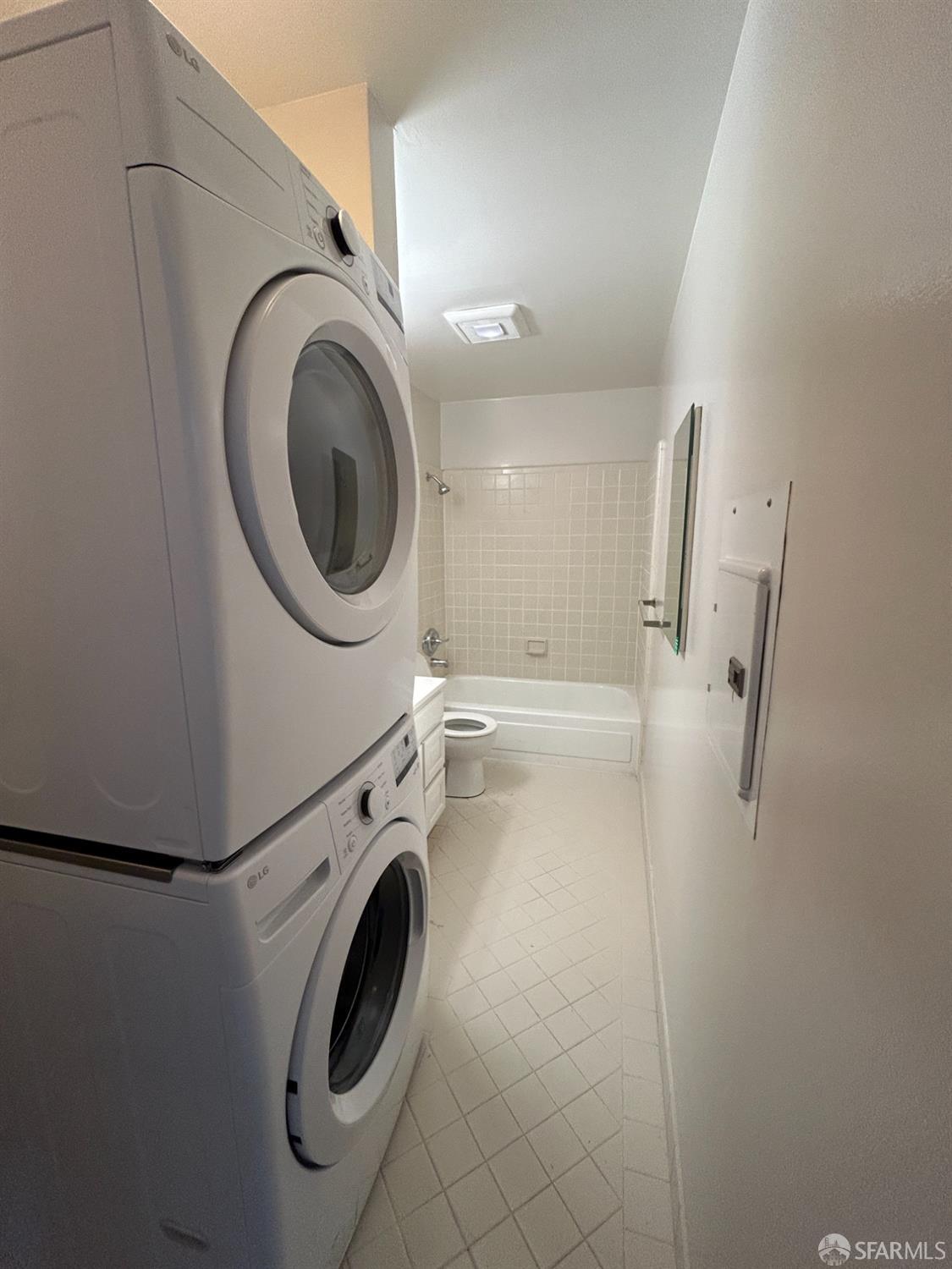 Detail Gallery Image 6 of 12 For 3907 California St #1,  San Francisco,  CA 94118 - 3 Beds | 2 Baths