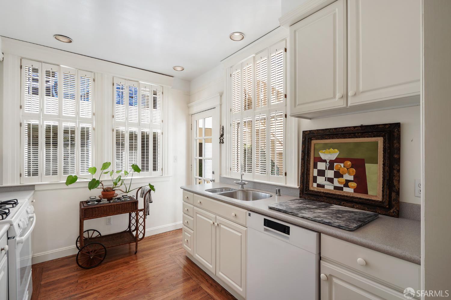 Detail Gallery Image 20 of 45 For 941 Lombard St, San Francisco,  CA 94133 - 2 Beds | 1 Baths