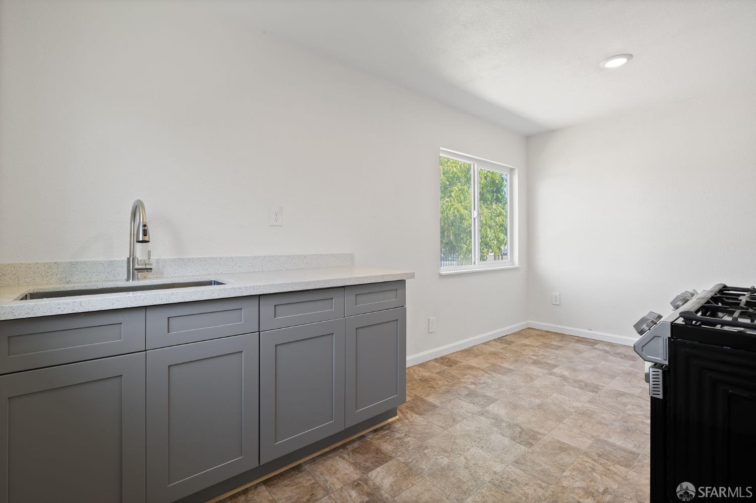 Detail Gallery Image 10 of 34 For 1050 105th Ave, Oakland,  CA 94603 - – Beds | – Baths