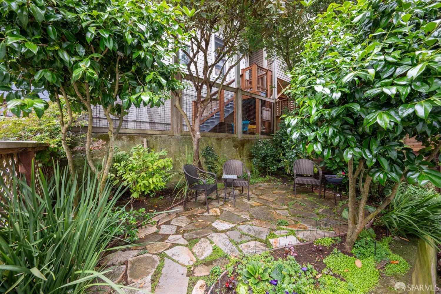 Detail Gallery Image 24 of 28 For 978 Clayton St, San Francisco,  CA 94117 - 2 Beds | 1/1 Baths