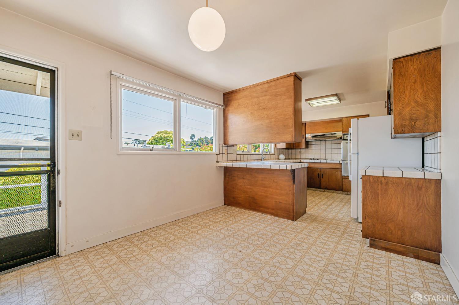 Detail Gallery Image 10 of 37 For 956 Helen Dr, Millbrae,  CA 94030 - 3 Beds | 2/1 Baths