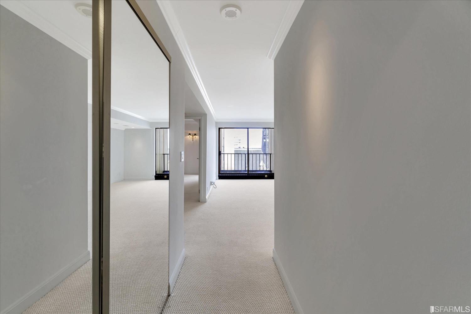 Photo #3: 425062570 Listing 