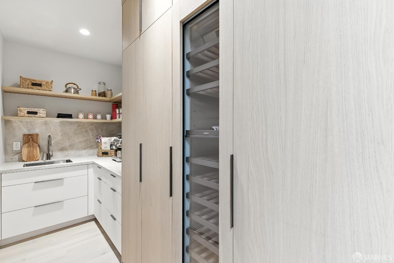 Detail Gallery Image 12 of 61 For 4234 24th St, San Francisco,  CA 94114 - 7 Beds | 5/2 Baths