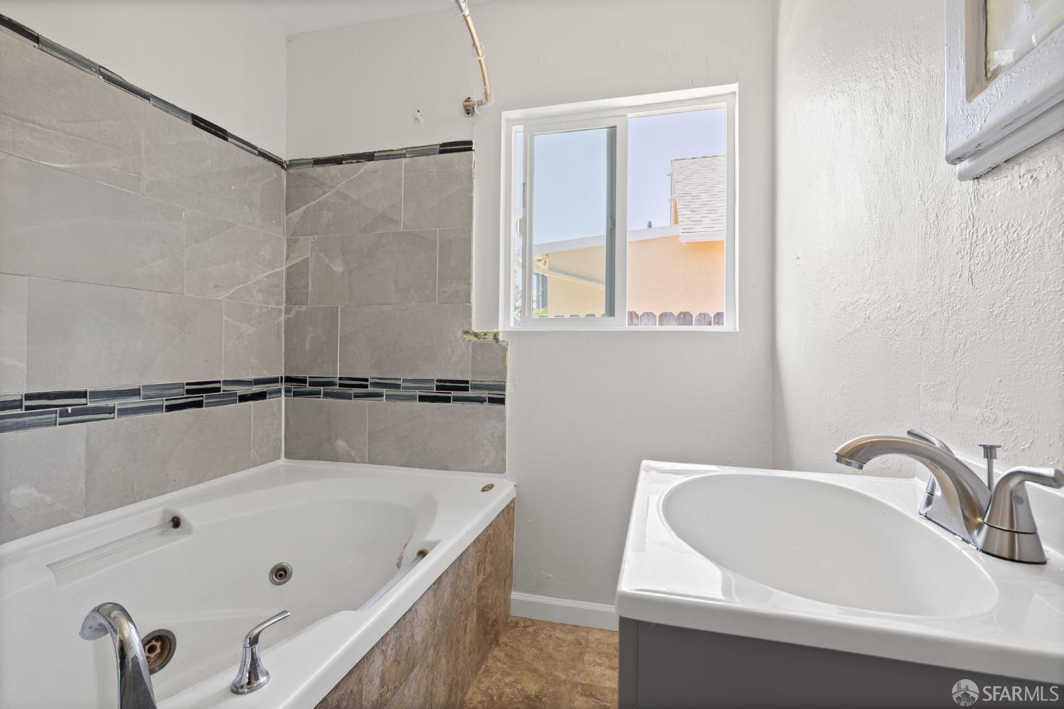 Detail Gallery Image 32 of 34 For 1050 105th Ave, Oakland,  CA 94603 - – Beds | – Baths