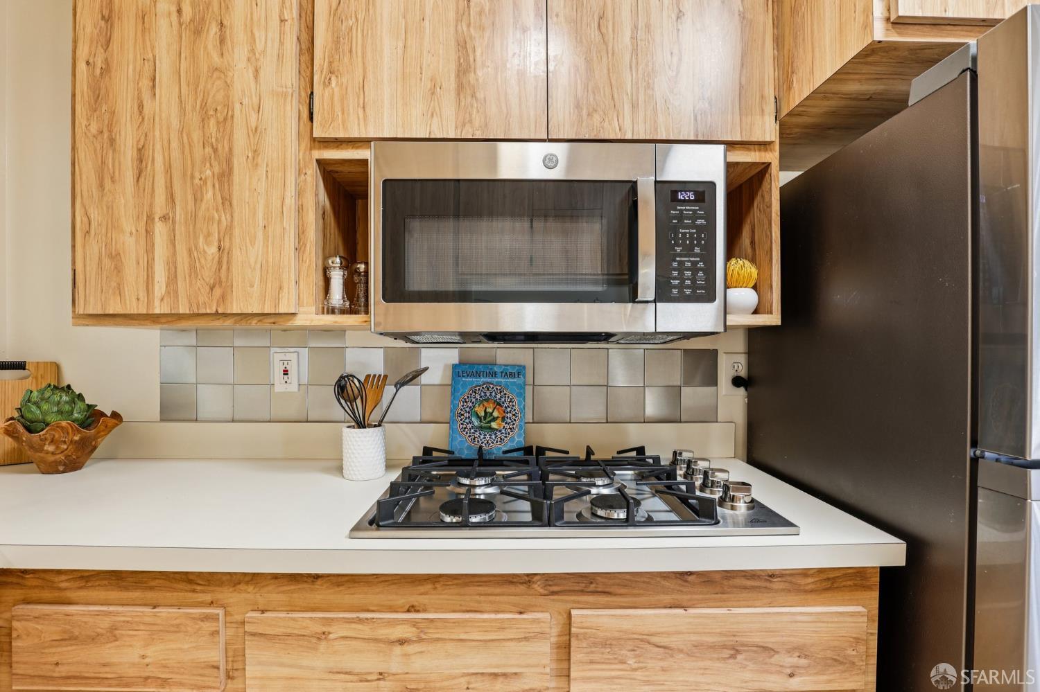 Detail Gallery Image 11 of 32 For 2418 S Norfolk St, San Mateo,  CA 94403 - 3 Beds | 2 Baths