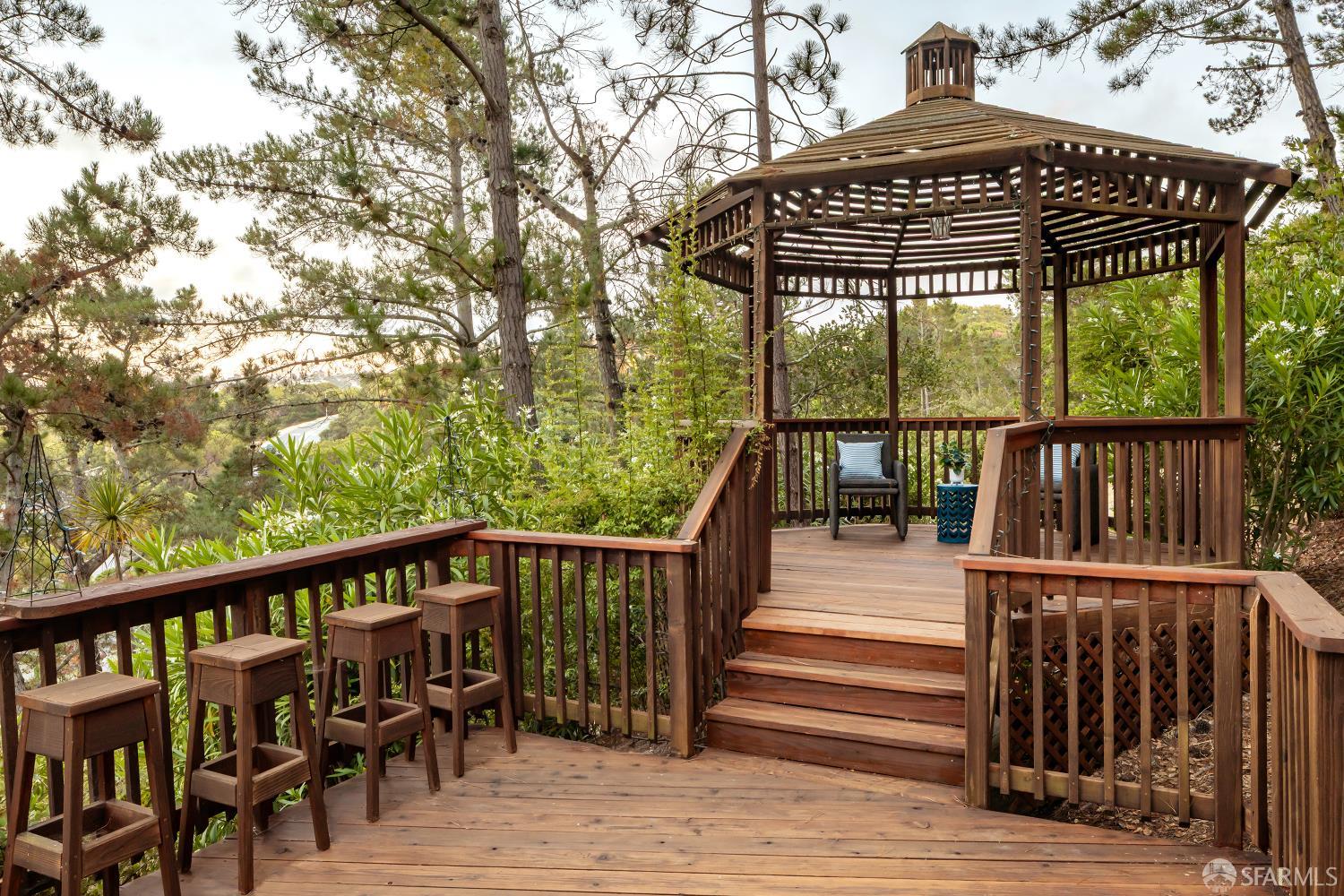 Detail Gallery Image 33 of 37 For 35 Pinewood Ct, San Mateo,  CA 94403 - 5 Beds | 2/1 Baths