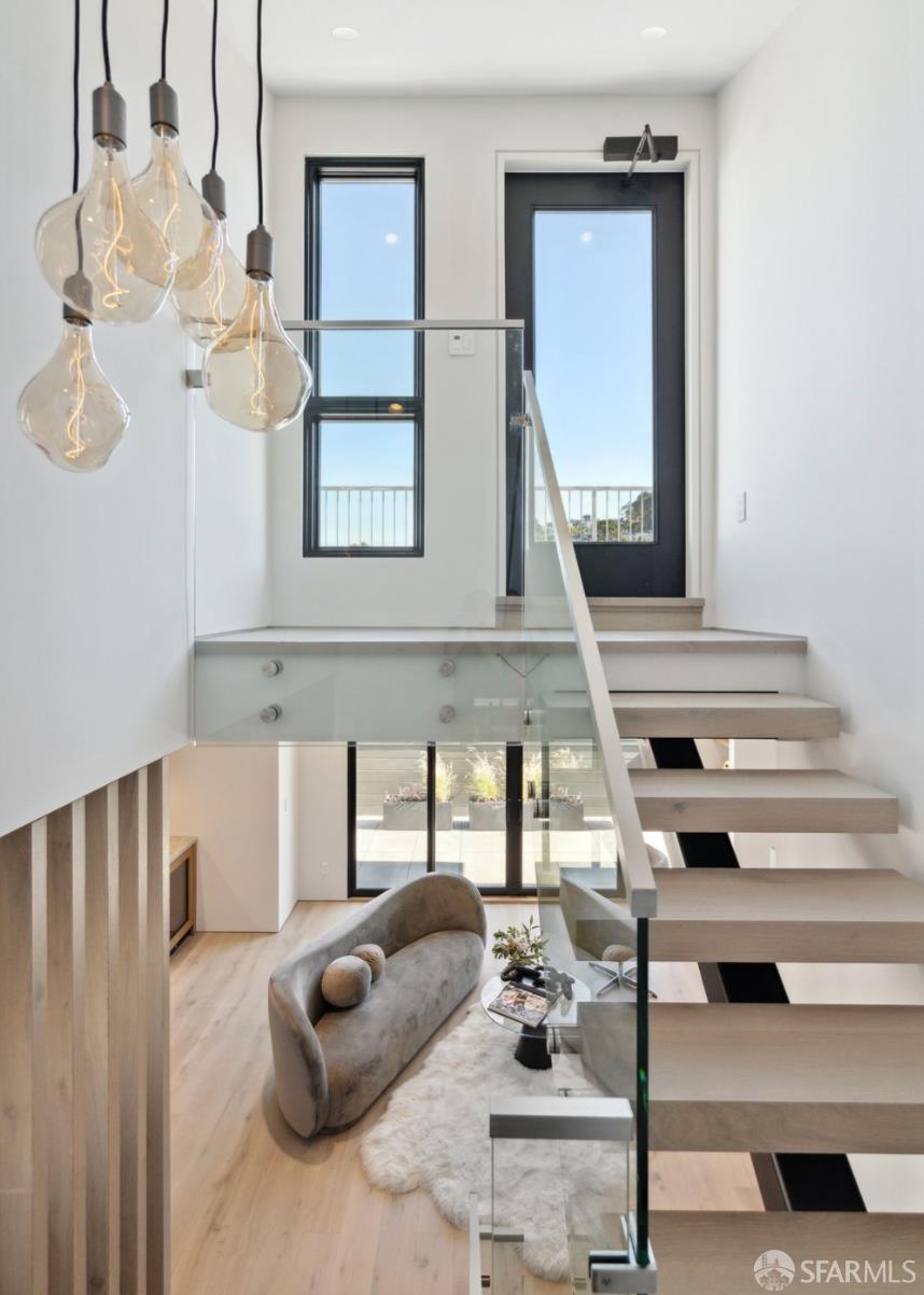 Detail Gallery Image 41 of 61 For 4234 24th St, San Francisco,  CA 94114 - 7 Beds | 5/2 Baths