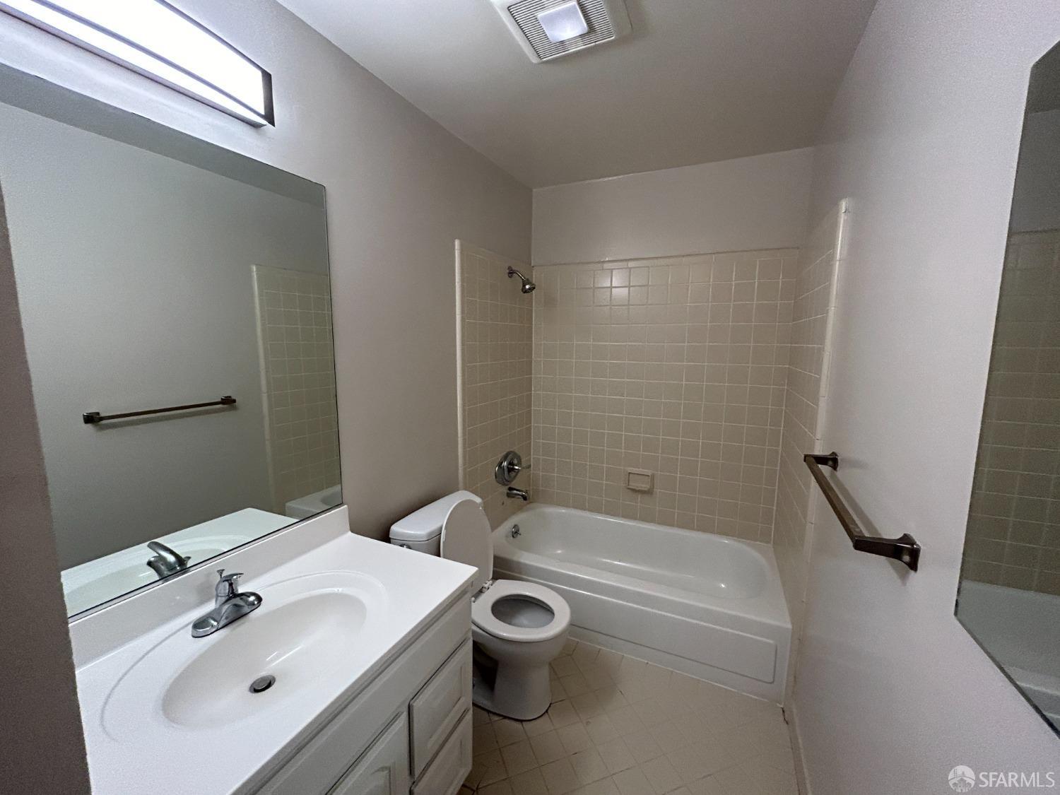 Detail Gallery Image 7 of 12 For 3907 California St #1,  San Francisco,  CA 94118 - 3 Beds | 2 Baths