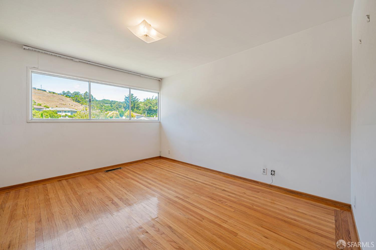 Detail Gallery Image 18 of 37 For 956 Helen Dr, Millbrae,  CA 94030 - 3 Beds | 2/1 Baths