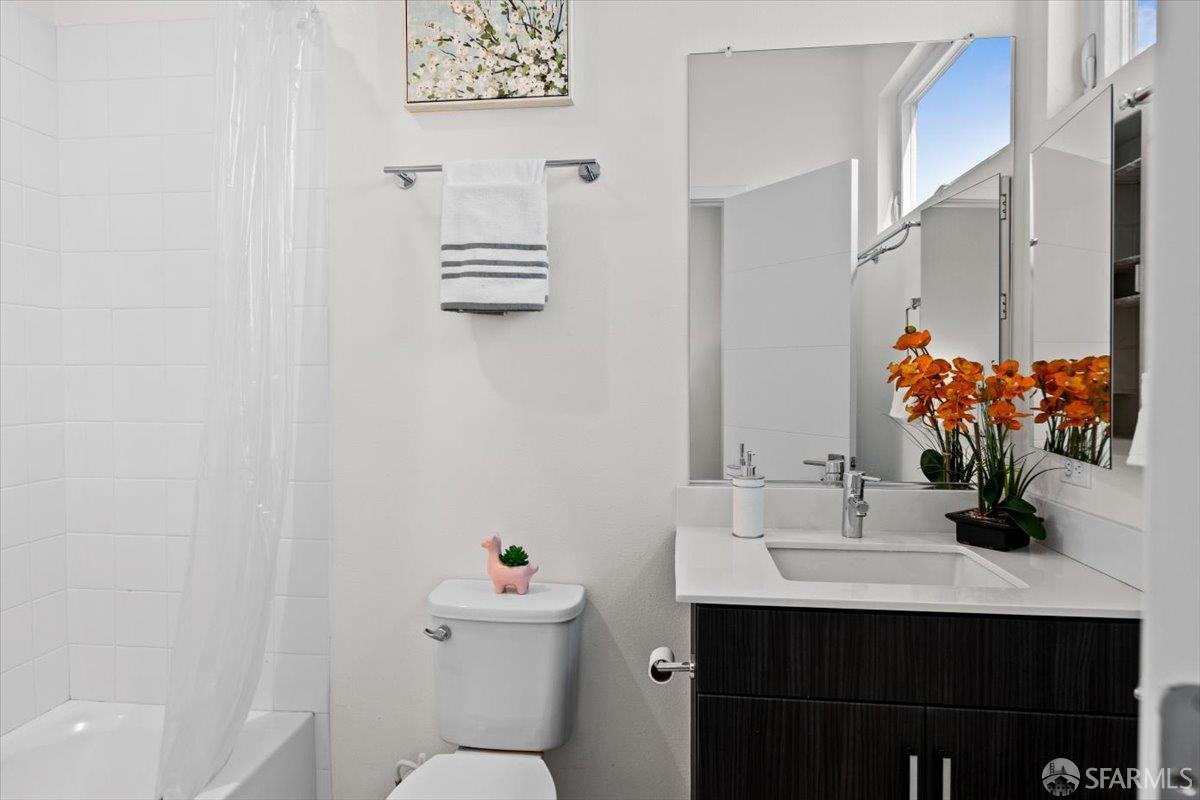 Detail Gallery Image 18 of 45 For 1807 16th St, Oakland,  CA 94607 - 2 Beds | 2/1 Baths