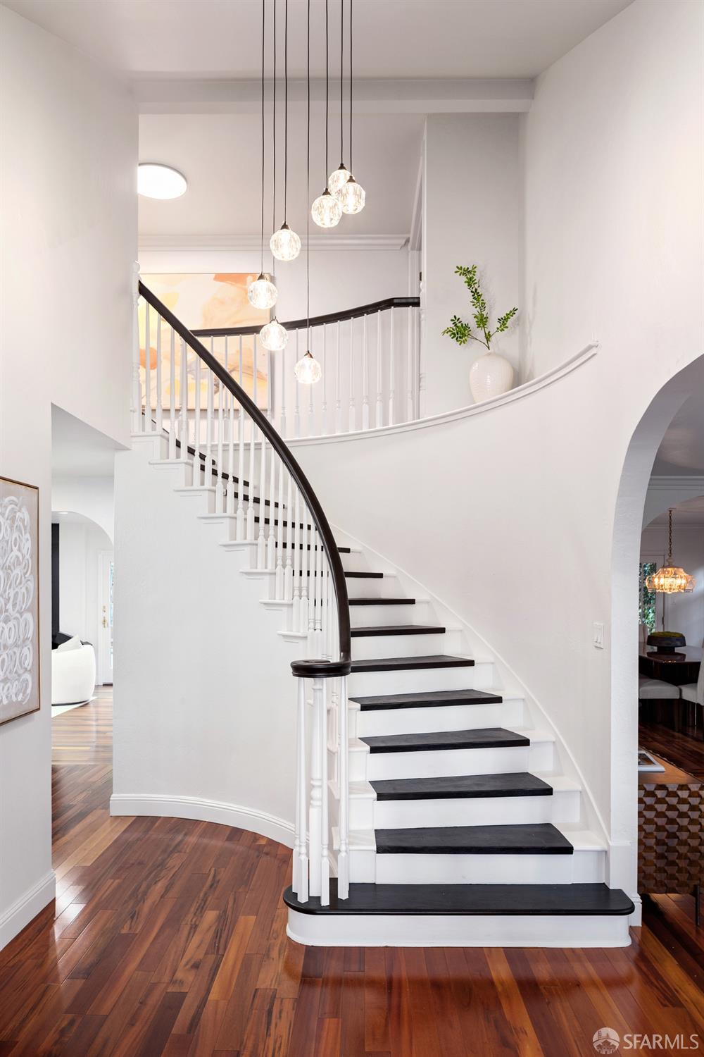 Detail Gallery Image 4 of 37 For 35 Pinewood Ct, San Mateo,  CA 94403 - 5 Beds | 2/1 Baths