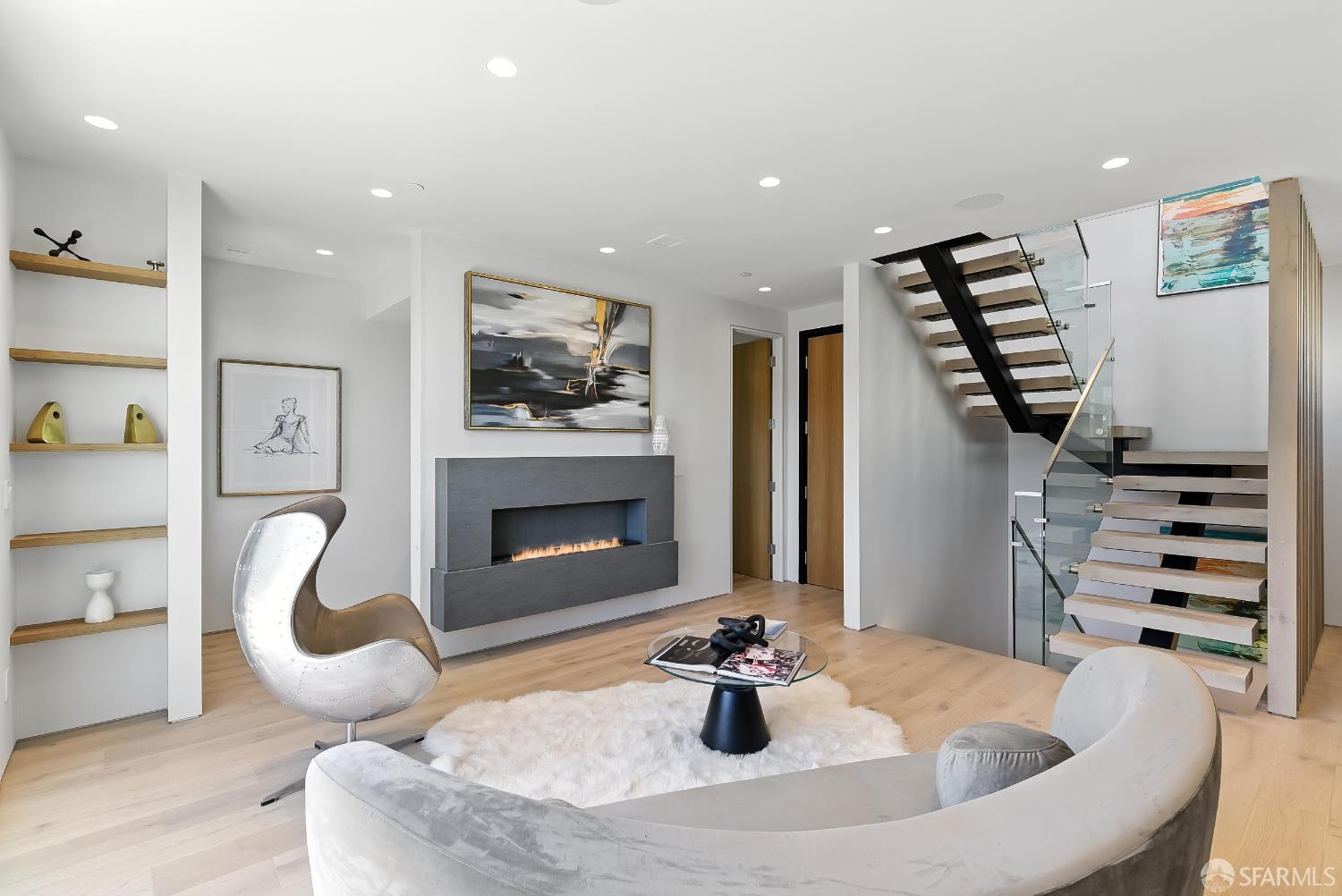 Detail Gallery Image 31 of 61 For 4234 24th St, San Francisco,  CA 94114 - 7 Beds | 5/2 Baths