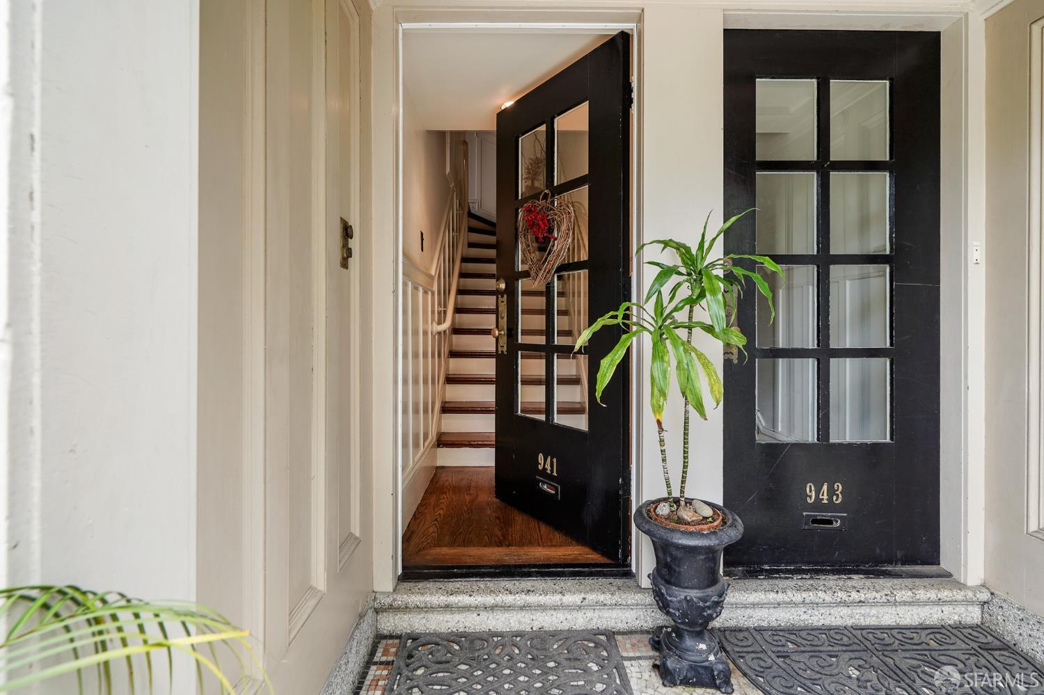 Detail Gallery Image 7 of 45 For 941 Lombard St, San Francisco,  CA 94133 - 2 Beds | 1 Baths