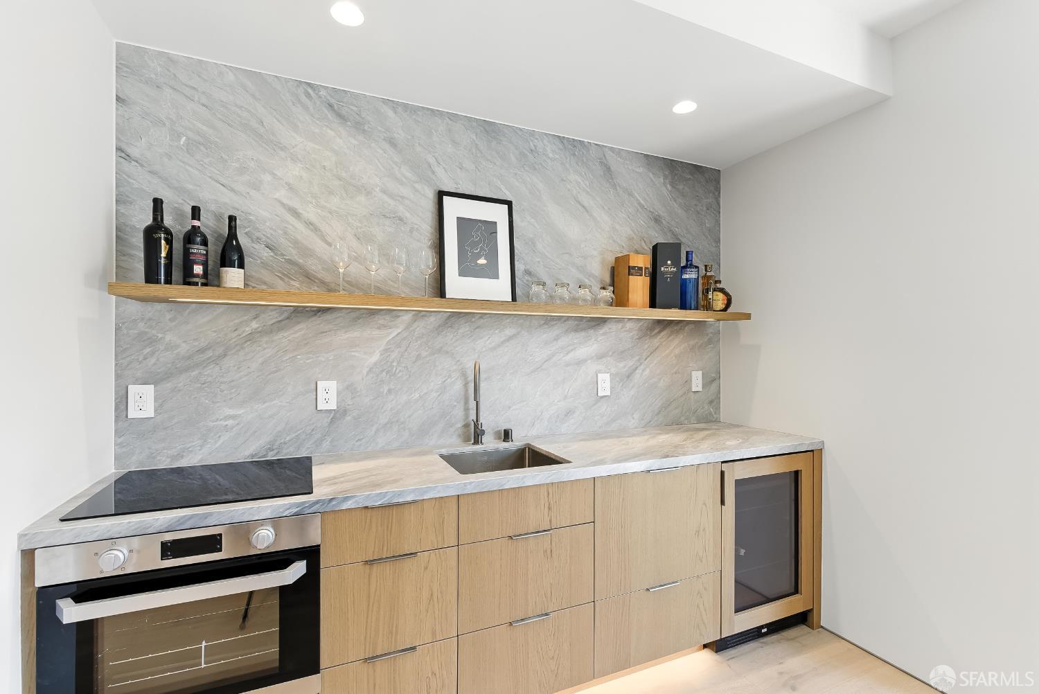 Detail Gallery Image 29 of 61 For 4234 24th St, San Francisco,  CA 94114 - 7 Beds | 5/2 Baths