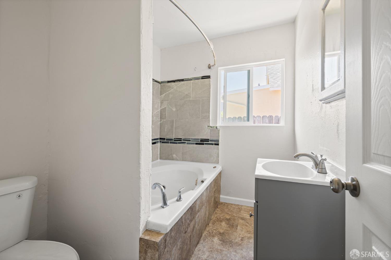Detail Gallery Image 31 of 34 For 1050 105th Ave, Oakland,  CA 94603 - – Beds | – Baths
