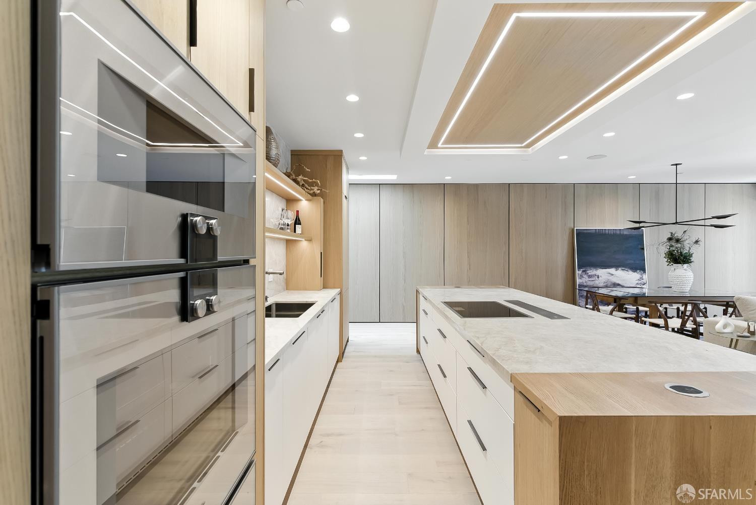 Detail Gallery Image 10 of 61 For 4234 24th St, San Francisco,  CA 94114 - 7 Beds | 5/2 Baths
