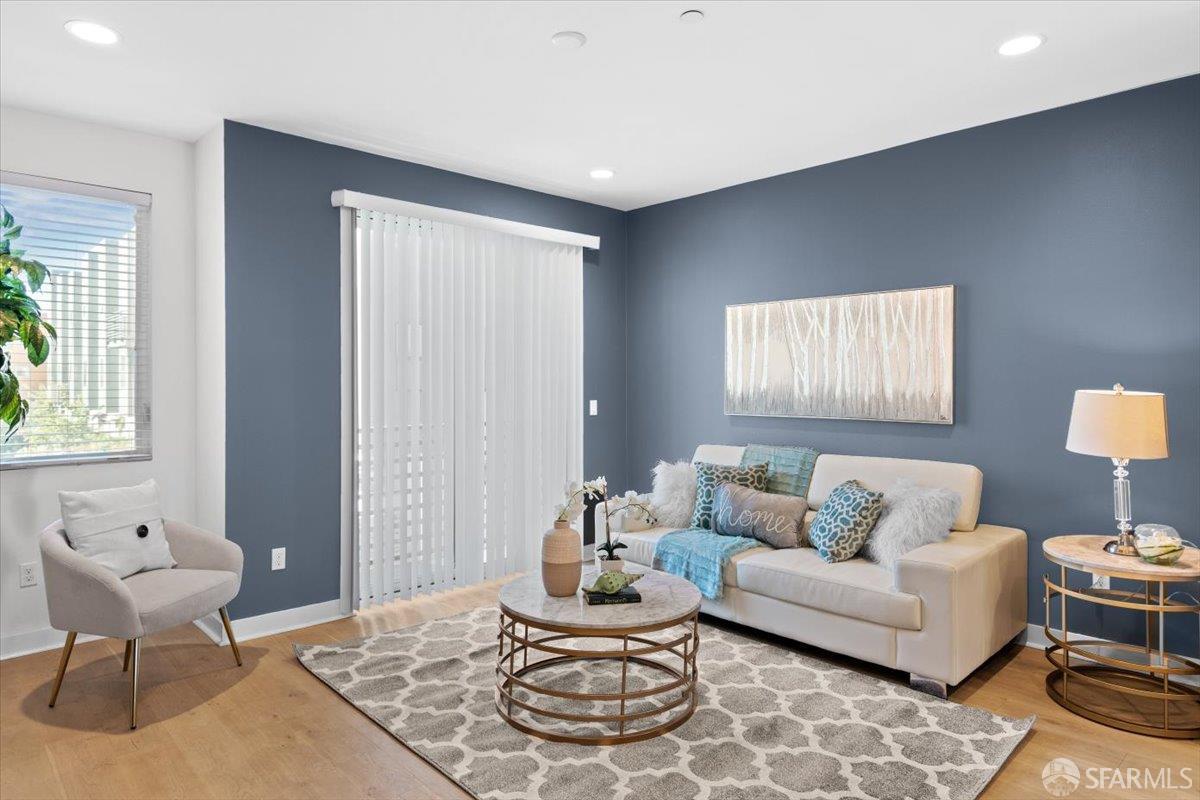 Detail Gallery Image 5 of 45 For 1807 16th St, Oakland,  CA 94607 - 2 Beds | 2/1 Baths