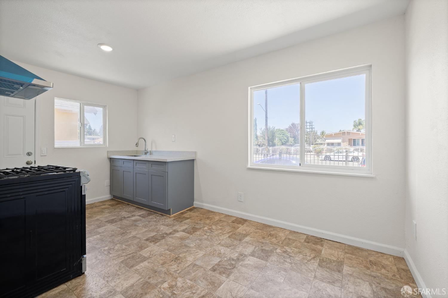 Detail Gallery Image 12 of 34 For 1050 105th Ave, Oakland,  CA 94603 - – Beds | – Baths