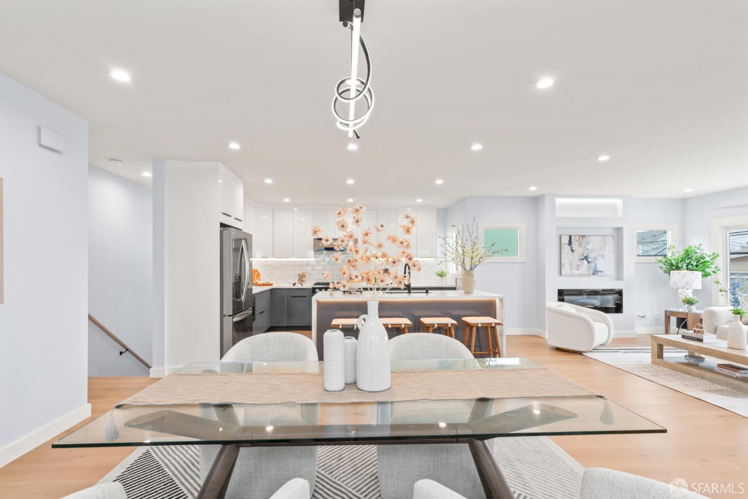 Detail Gallery Image 14 of 79 For 430 Rolph St, San Francisco,  CA 94112 - 5 Beds | 3 Baths