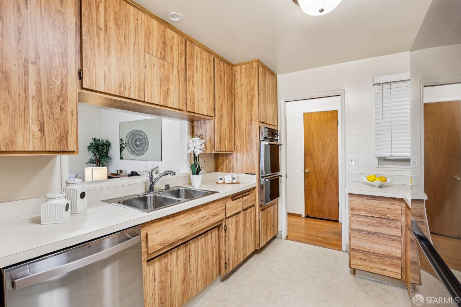 Detail Gallery Image 8 of 32 For 2418 S Norfolk St, San Mateo,  CA 94403 - 3 Beds | 2 Baths