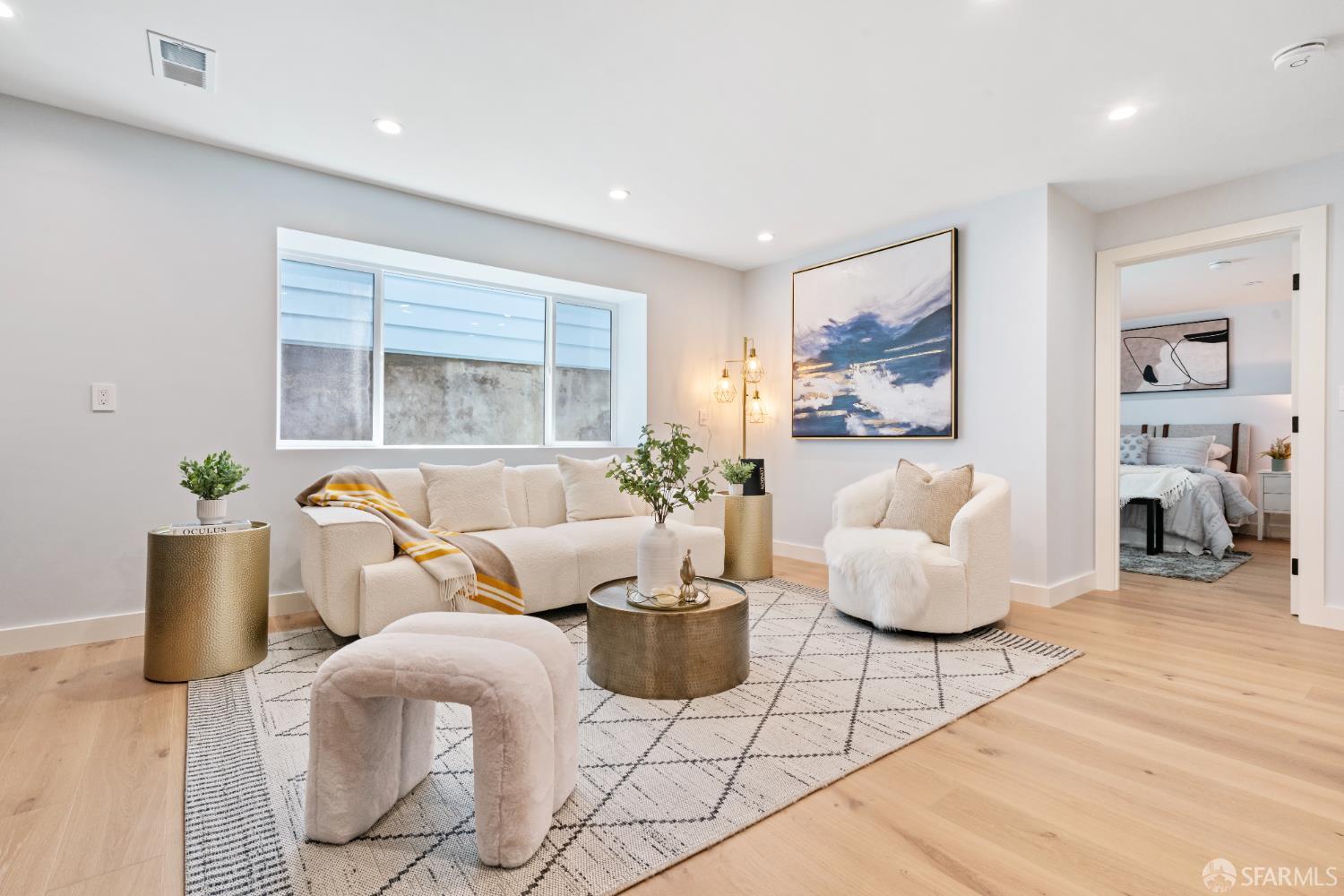 Detail Gallery Image 37 of 79 For 430 Rolph St, San Francisco,  CA 94112 - 5 Beds | 3 Baths