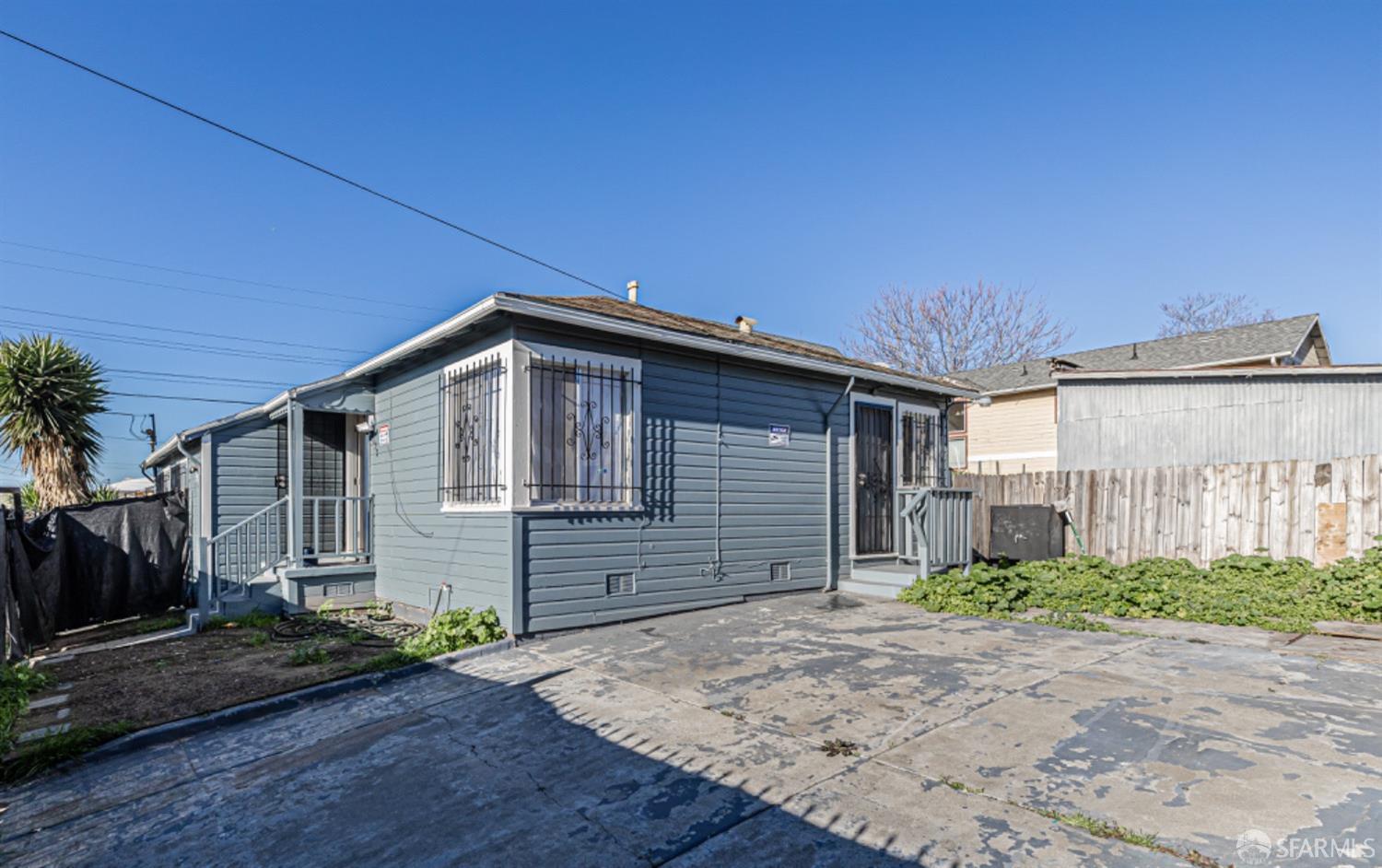 Detail Gallery Image 2 of 28 For 855 Apple St, Oakland,  CA 94603 - 4 Beds | 2 Baths