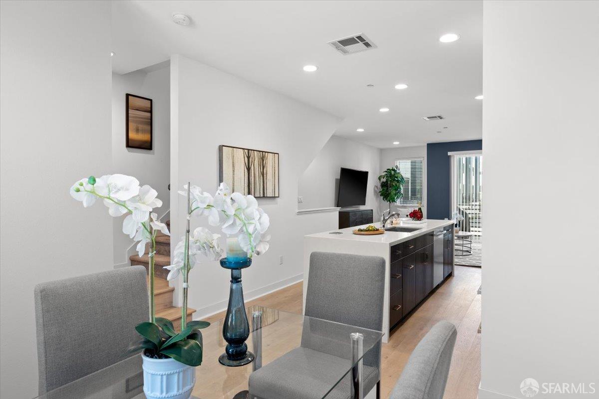 Detail Gallery Image 11 of 45 For 1807 16th St, Oakland,  CA 94607 - 2 Beds | 2/1 Baths