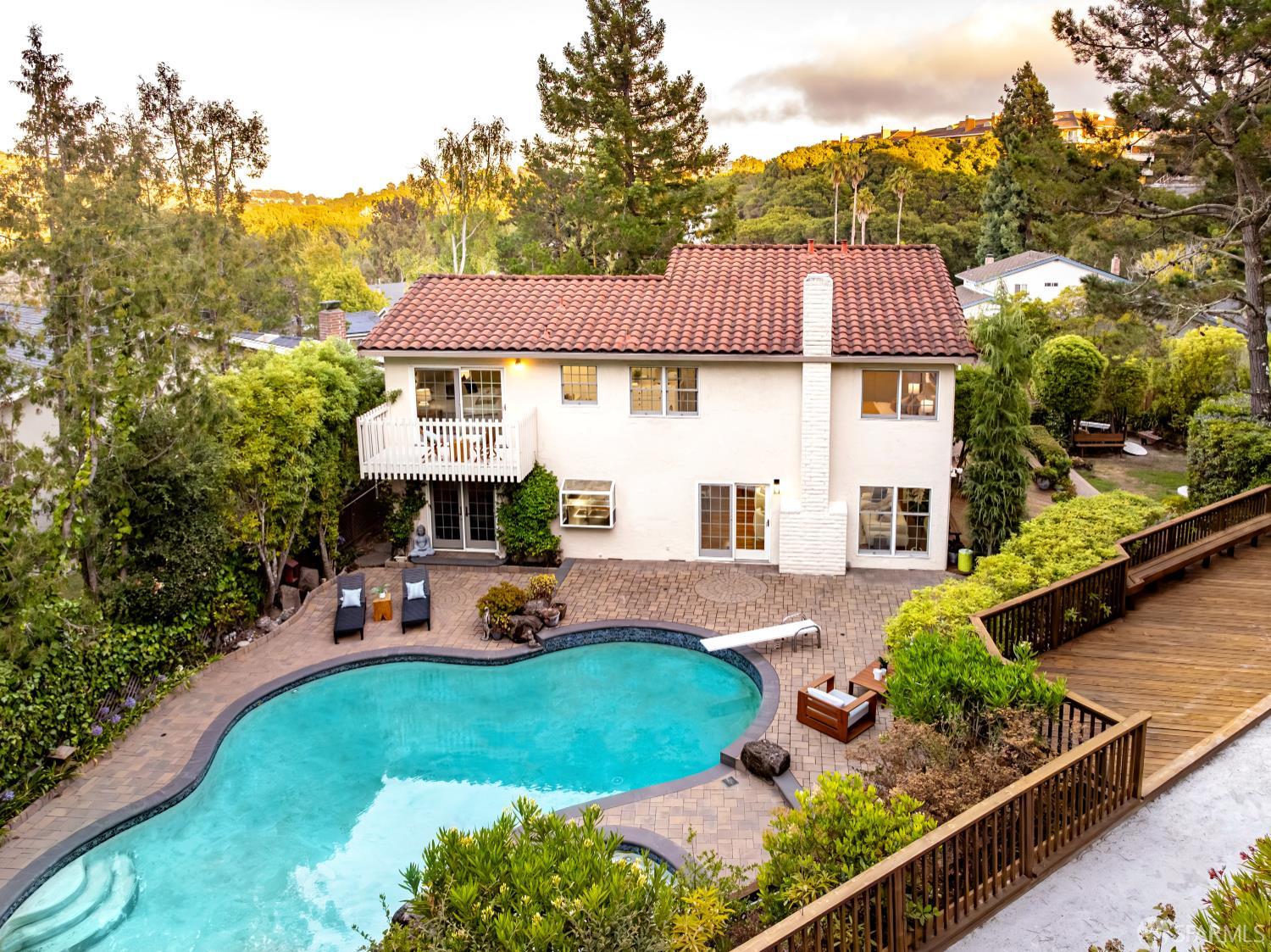 Detail Gallery Image 2 of 37 For 35 Pinewood Ct, San Mateo,  CA 94403 - 5 Beds | 2/1 Baths